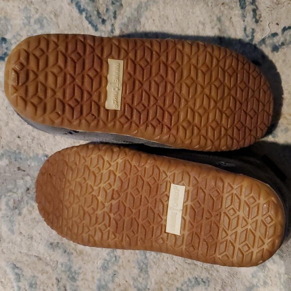 MINNETONKA SHOES Size 5 - Picture 2 of 7